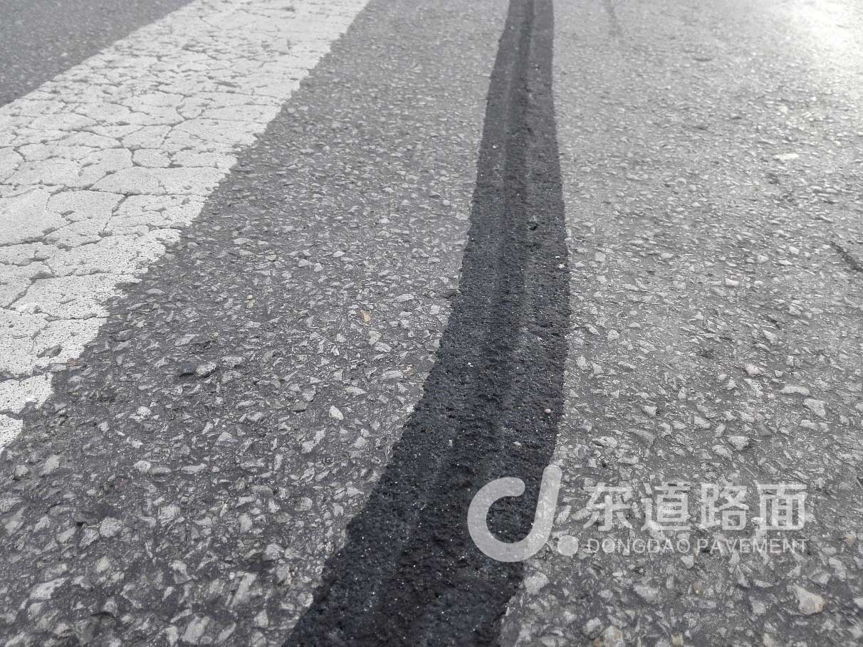 G65高速公路沥青�\面裂�~�灌�~�施�? /></div></li>
 
	<li><div   id=